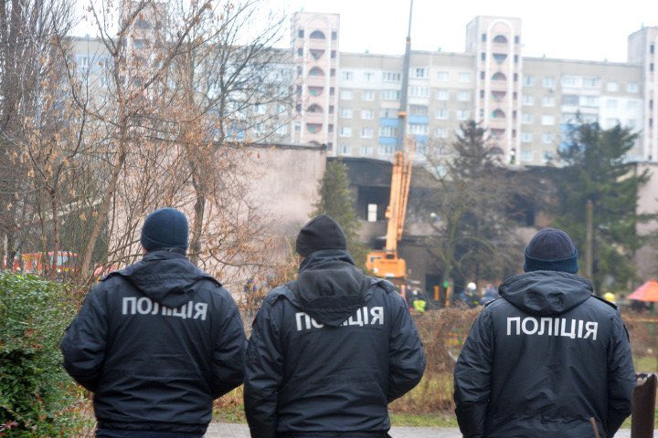 ShaunPinnerUA's tweet photo. ⚠️ The SBU has warned of a significant increase in Russian intelligence services attempting to recruit Ukrainians by impersonating Ukrainian law enforcement officers.

According to the Security Service of Ukraine, operatives are contacting people via phone calls and messaging apps, posing as SBU or National Police officers. Victims are falsely accused of crimes, blackmailed into paying money to “close” non-existent criminal cases, or pressured into carrying out acts of sabotage, including attacks on military vehicles and government buildings.

The SBU urges anyone targeted not to comply and to report the approach immediately through its official reporting channels.

Russia’s campaign is increasingly relying on deception and coercion to recruit unwitting civilians inside Ukraine.
https://t.co/PecNaHPnMH
