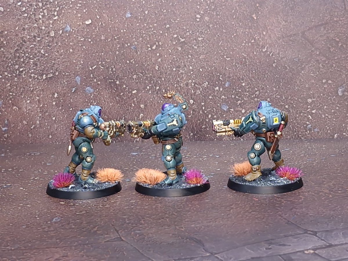 Feadale2's tweet photo. 2nd unit of steeljacks done. 
#paintingminiatures
#warhammer40000
#minipainting
#paintingwarhammer
#warhammercommunit https://t.co/5E8NhuHVPg