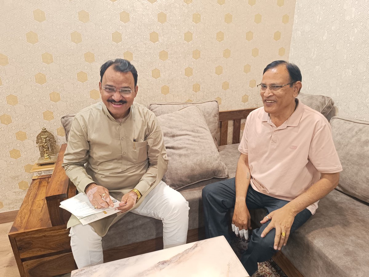 RamsahayvermaNW's tweet photo. आज यशस्वी उपमुख्यमंत्री श्री @DrPremBairwa जी से उनके जयपुर स्थित निवास पर आत्मीय मुलाकात की।
इस दौरान क्षेत्र के विकास कार्यों एवं जनहित से जुड़े विभिन्न महत्वपूर्ण विषयों पर सकारात्मक चर्चा हुई।
#RamSahayVerma
#Niwai #Peeplu
#Jaipur https://t.co/f2hfAZ9ujx