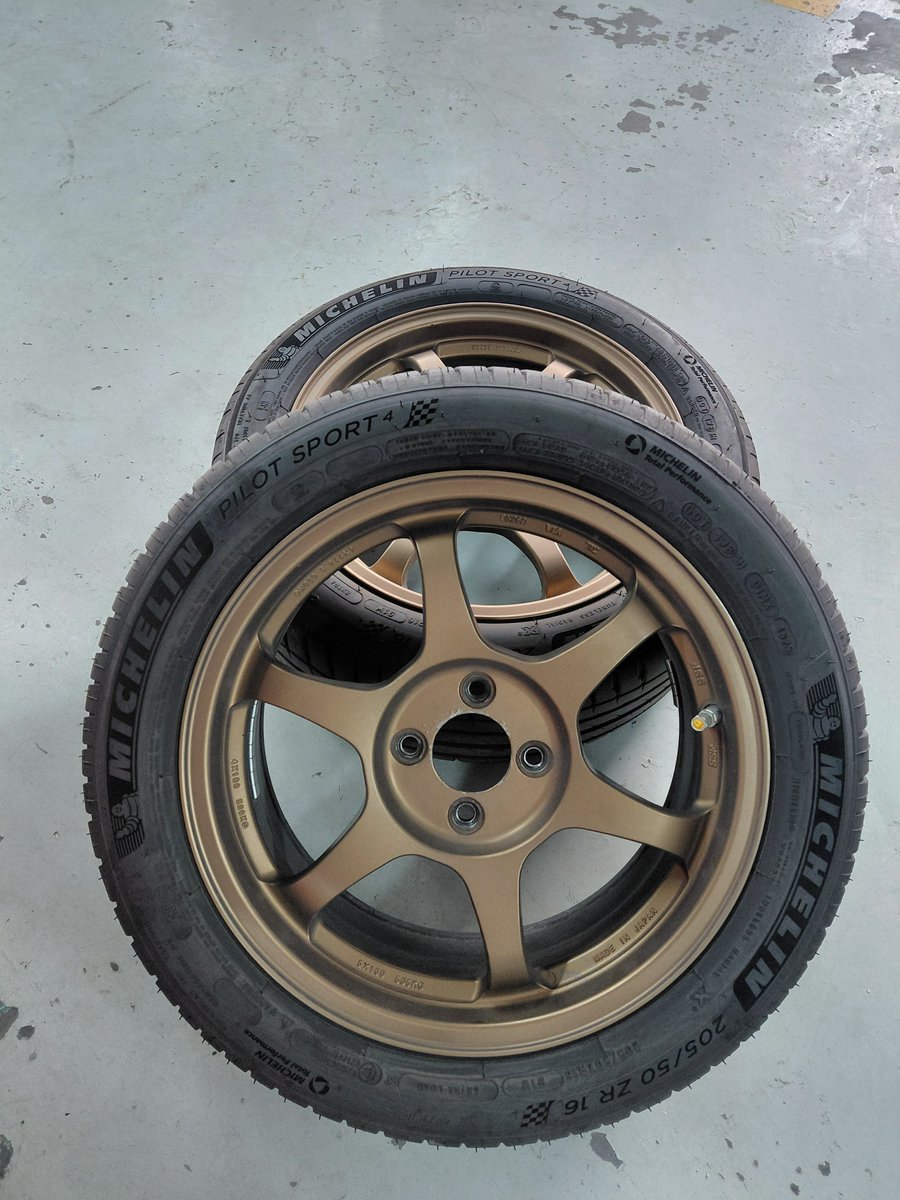 AzrinxShah's tweet photo. Mana better? Beli benda standard maintain cara mahal? Atau beli benda mahal, maintain cara murah, lepas tu acah ballers? Go figure. https://t.co/9Vc3OxIj8O