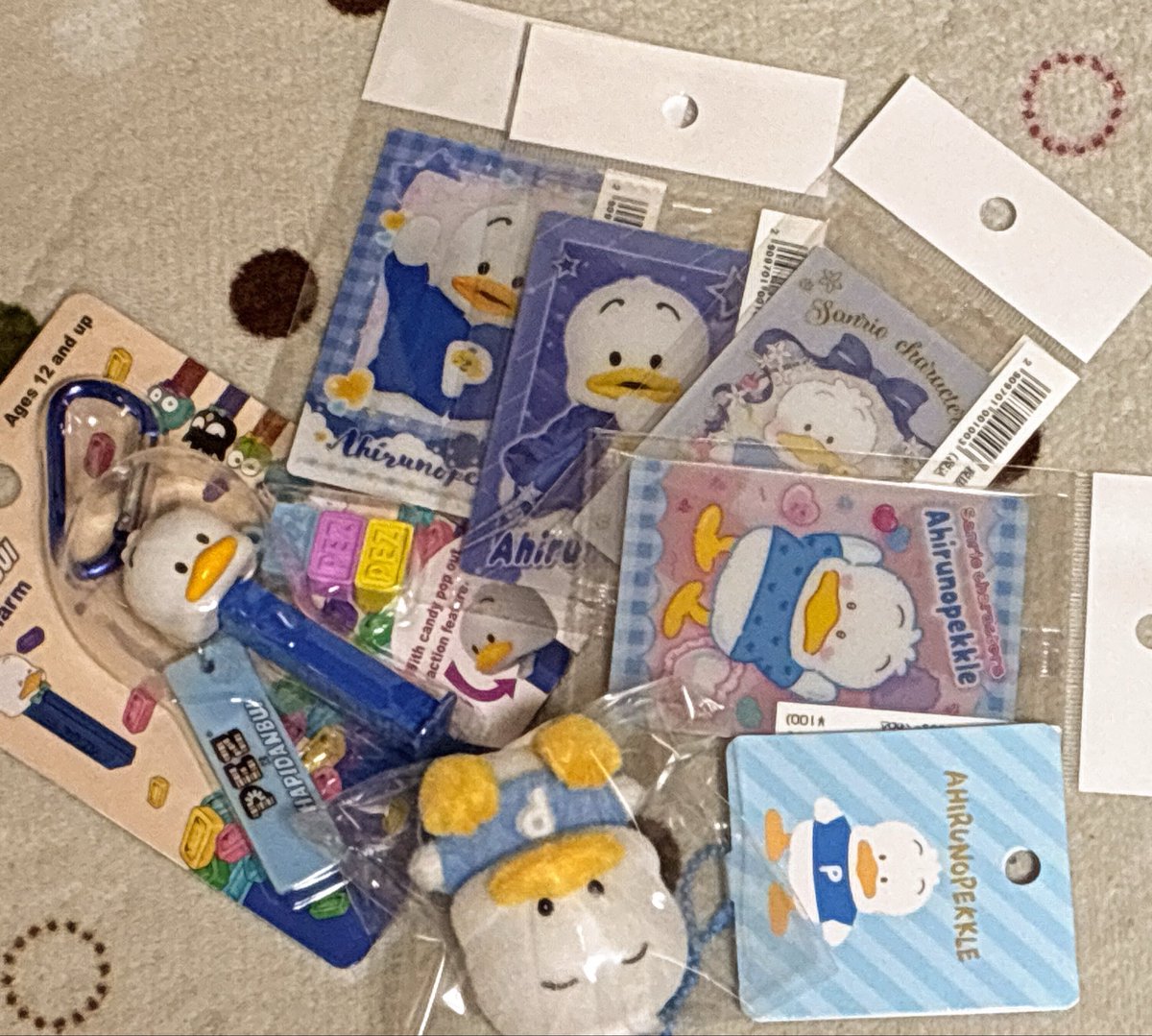 mryu823's tweet photo. 本日、大収穫できた( *˙ω˙*)و ｸﾞｯ!
ペックルいっぱいだ🥰
ピアノちゃん🎀のグッズは見当たらなかった(´・ω・｀) https://t.co/EhkAqMu3nQ
