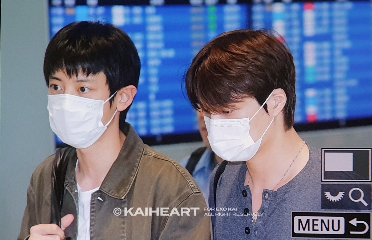 oshcuddles's tweet photo. CHANYEOL AND KAI AT THE AIRPORT GOING TO MANILA!!!!!! 🥹 https://t.co/KSAkddE8Cj