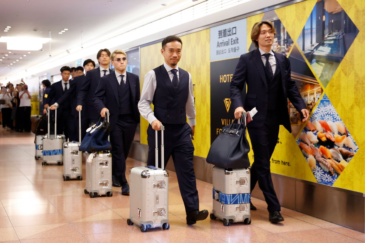 FIFAWorldCup_JP's tweet photo. 激闘を終え、日本代表が帰国 🇯🇵

#FIFAWorldCup https://t.co/zEgzIBS5wL