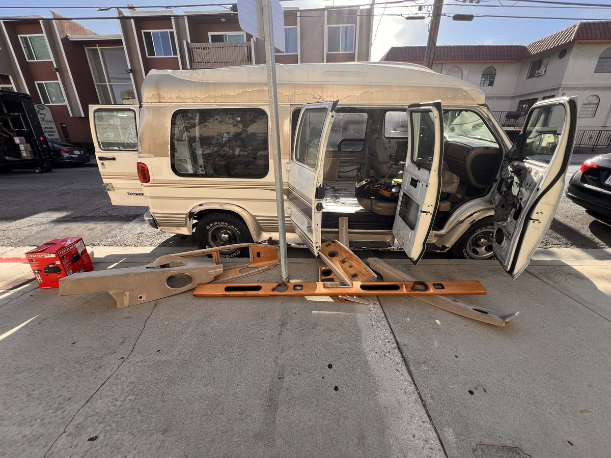 iv_hacks's tweet photo. vanposting until my van is unsussified and livable day 1 

2026-07-02

interior is mostly stripped and I unscrewed the crusty passenger seat https://t.co/e0baAE0GMC