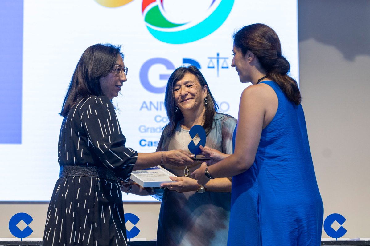 GraduatSocialcs's tweet photo. 📢 Recibimos con enorme satisfacción el reconocimiento de #CopeCastellón por nuestra trayectoria profesional. Un premio a quienes han formado parte del Colegio durante estos 50 años.

Rebeca Gordon y Amparo Máñez recogieron ayer este galardón.

👏 @copecastellon  y @RaulPuchol https://t.co/dJNnlI7m4B