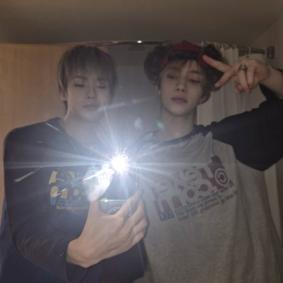 HUGE_1119's tweet photo. 와 공부하다가 이 사진보고 가능충느껴서 다시 들어옴
현준이도 존잘인데 다니엘이 찐임 뭔말알? https://t.co/eA1k6DqFr8