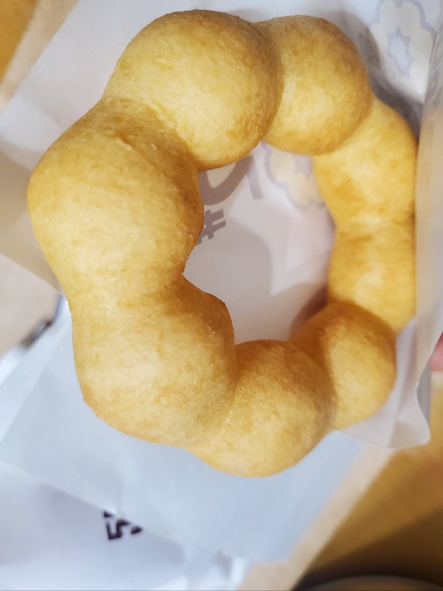 ashinoto's tweet photo. Spilled my iced coffee all over my boss’s presentation deck—turns out he used it as a makeshift coaster for his donut earlier, then texted me: “Hey, you just made my PPT look way cooler.” #WorkHumor https://t.co/sLG53j9b1c