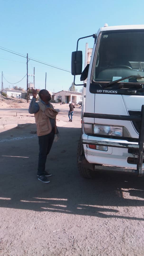 hwangetown's tweet photo. Today, Hwange Local Board conducted a clean-up campaign and distributed bin liners to kombis and other vehicles transporting workers. The initiative encourages passengers to dispose of waste responsibly and helps discourage littering from moving vehicles #KeepHwangeClean https://t.co/3FGTTHns9P