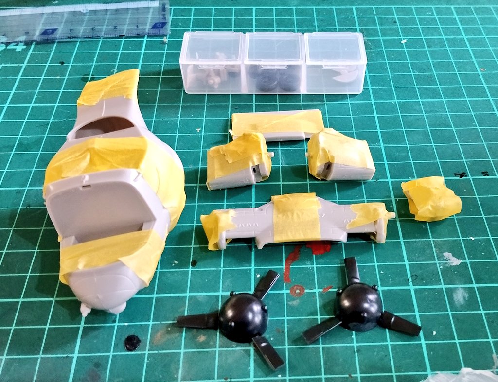 spookyst1n's tweet photo. まとめ買いしたキットの中から、まずはMV22オスプレイを製作中。
あと少しで組み立て終わるかな？ https://t.co/uMkuxd9bwH