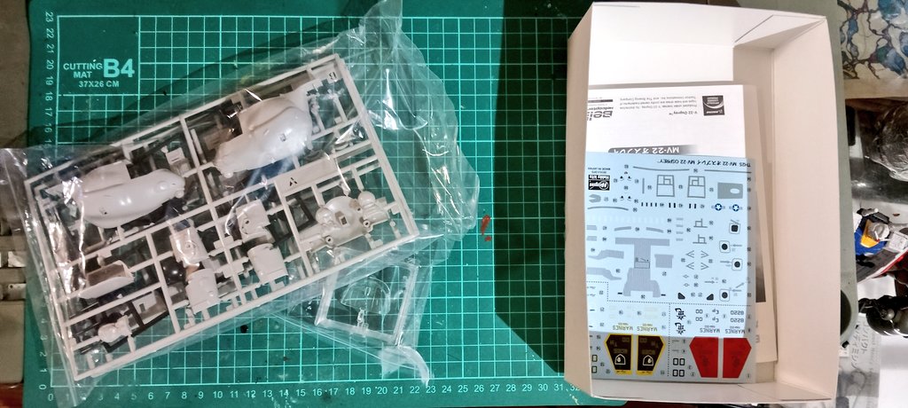 spookyst1n's tweet photo. まとめ買いしたキットの中から、まずはMV22オスプレイを製作中。
あと少しで組み立て終わるかな？ https://t.co/uMkuxd9bwH