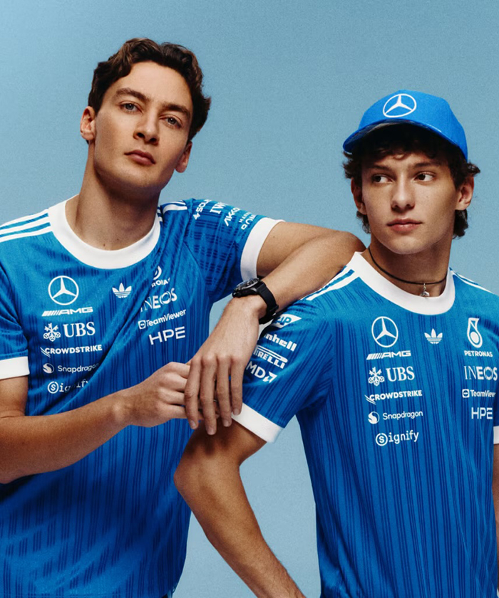 eurosports_shop's tweet photo. #メルセデス AMG ペトロナス F1チーム #BlueWonder オーセンティック ドライバー Tシャツ
#ラッセル #アントネッリ が着用する公式ウェア
本物同様のクオリティーで製作された本格的なモデル!!
みんな大好き、#アディダス の象徴であるトレフォイルロゴ😊💫
https://t.co/M59y7irHaW
#f1jp #イギリスGP