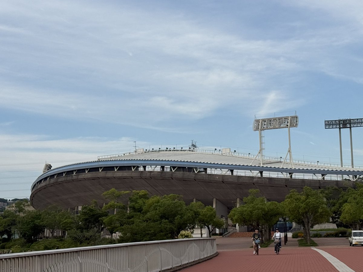 aimi930038's tweet photo. いつ以来かと考えたら、30年ぶりでしたw
グリーンスタジアムより、私にとっては神戸ユニバー記念競技場が感慨深い…(´ｰ｀)
毎年夏に全国大会で使用していた会場。
懐かしくて思わず、歩いてみました。
来て良かった✨
あとは、試合に勝つだけ💪

#seibulions 
#女子サッカー https://t.co/5ce9HXhIhr