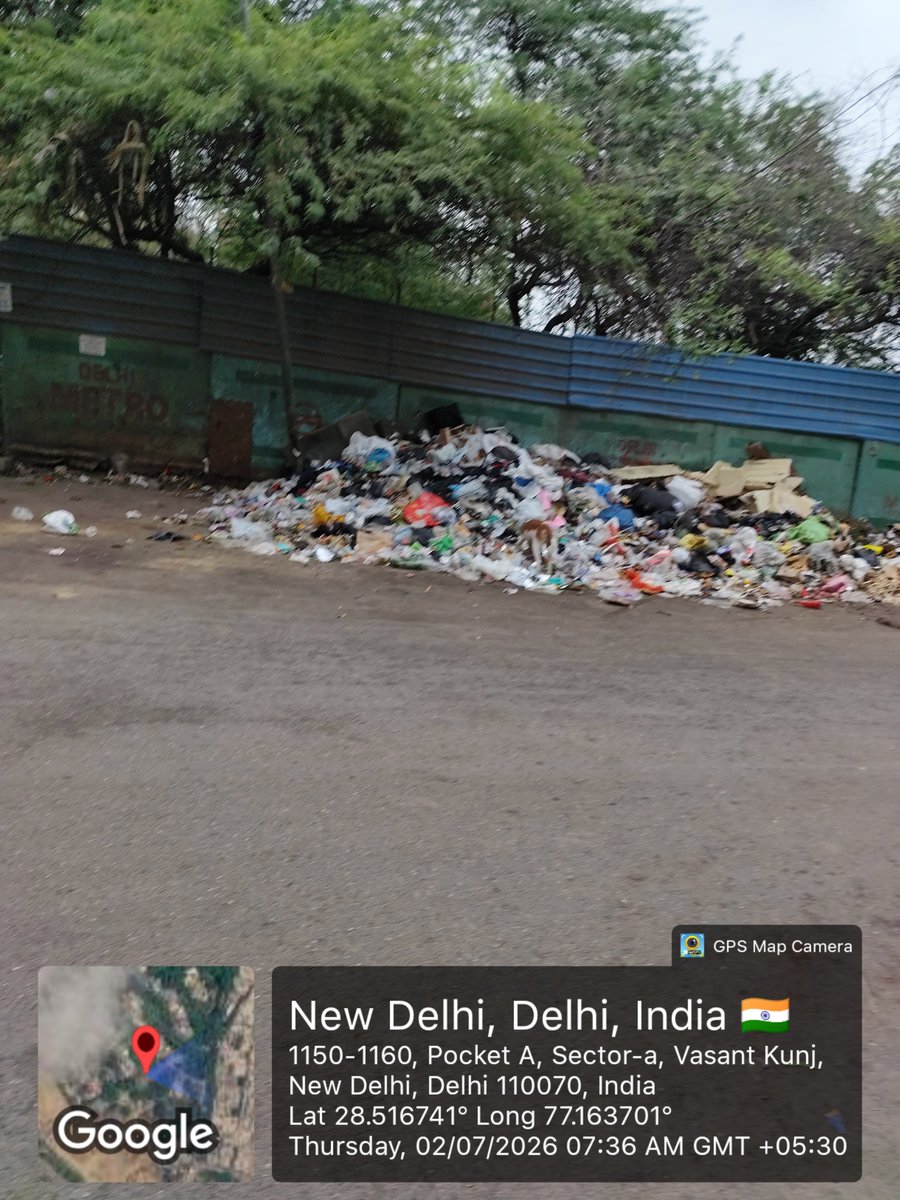 tattvadarsan's tweet photo. कागज़ पर दिल्ली 'स्मार्ट सिटी', बस ज़मीन पर कूड़े के ढेर को यह बात अभी तक समझ नहीं आई! सरकार और विभागों का विज़न इतना दूरदर्शी है कि उन्हें सड़क पर पड़ा कचरा दिखाई ही नहीं दे रहा। 15/06/2026-03/07/2026 👇
#CleanIndia #Governance
#MCDCares #Delhi #SanitationDrive #CleanDelhi #SwachhDelhi #MCD