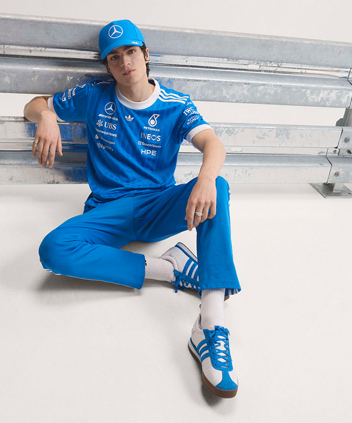 eurosports_shop's tweet photo. #メルセデス AMG ペトロナス F1チーム #BlueWonder オーセンティック ドライバー Tシャツ
#ラッセル #アントネッリ が着用する公式ウェア
本物同様のクオリティーで製作された本格的なモデル!!
みんな大好き、#アディダス の象徴であるトレフォイルロゴ😊💫
https://t.co/M59y7irHaW
#f1jp #イギリスGP