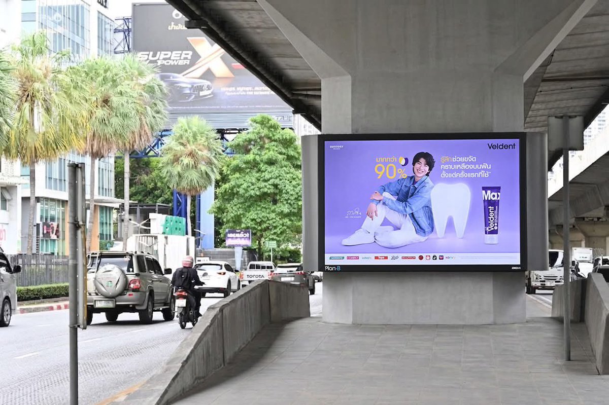 SraPraseri96100's tweet photo. Love💜 เพจ: #Veldent
ใครผ่านแถว พระราม 9 ลองมองหาป้าย Veldent x Mark Pakin กันหน่อยน้า 💜👀
มาร์ค ภาคิน เช็กอินเรียบร้อยแล้ว ✅ เหลือทุกคนแล้วนะ 📸✨
เจอแล้วอย่าลืมถ่ายรูปมาแชร์กันด้วยน้าาา 💜
#mmarkpkk
#VeldentXMarkPakin
#ยาสีฟันม่วงเวลเดนท์
#PlanBMedia https://t.co/Pv44G6zi5Q