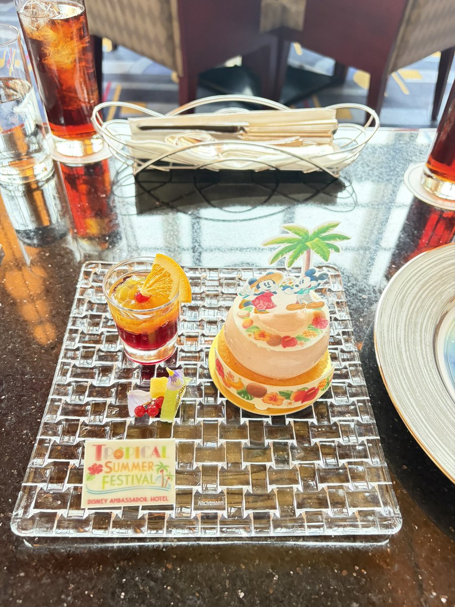 disny_canon's tweet photo. プレミアムスウィーツセット食べて来ました、昨日は雨で大変たったけど今日はランドで遊んで楽しかった☺️ https://t.co/H9oAisPoMP