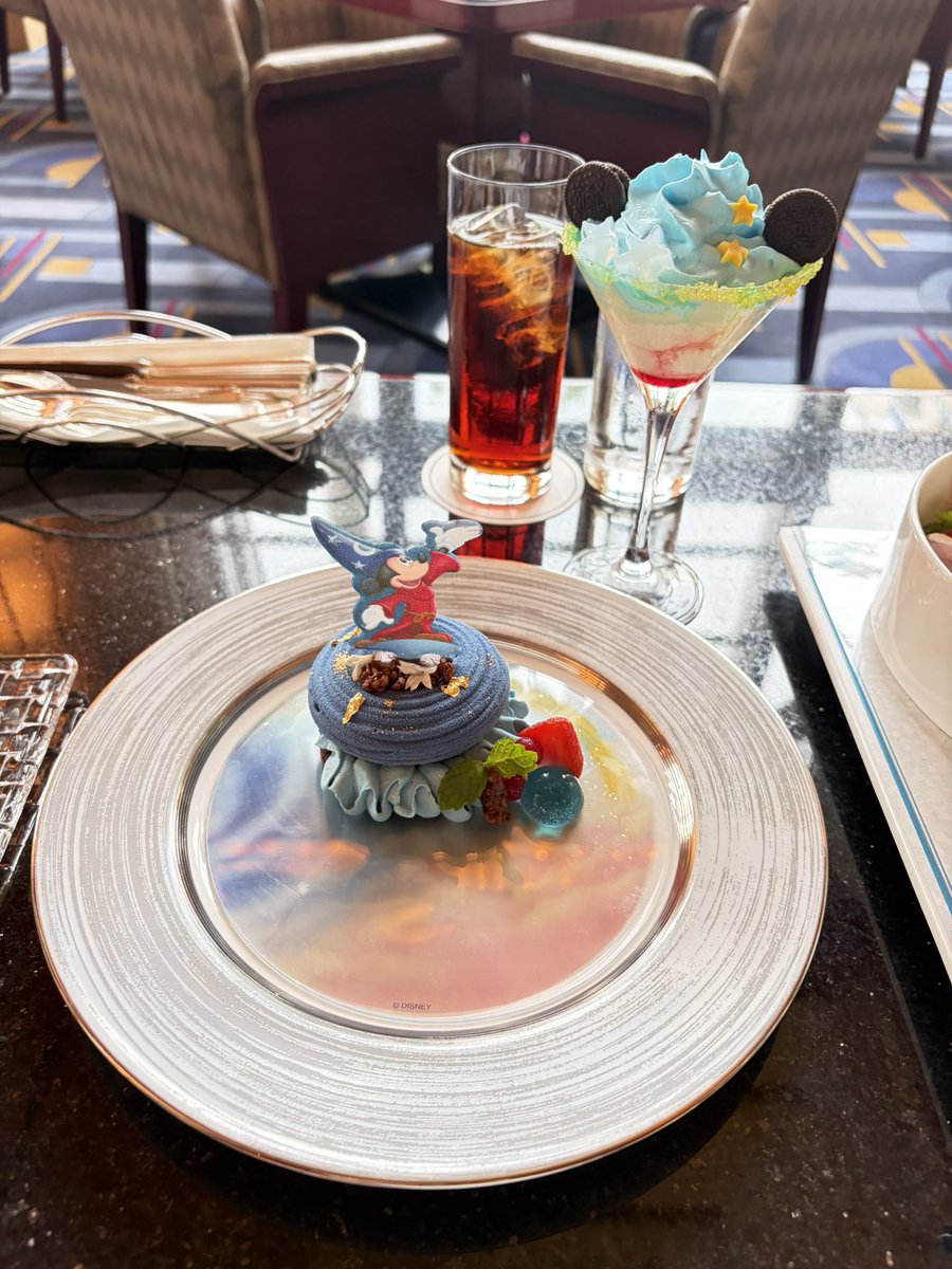 disny_canon's tweet photo. プレミアムスウィーツセット食べて来ました、昨日は雨で大変たったけど今日はランドで遊んで楽しかった☺️ https://t.co/H9oAisPoMP