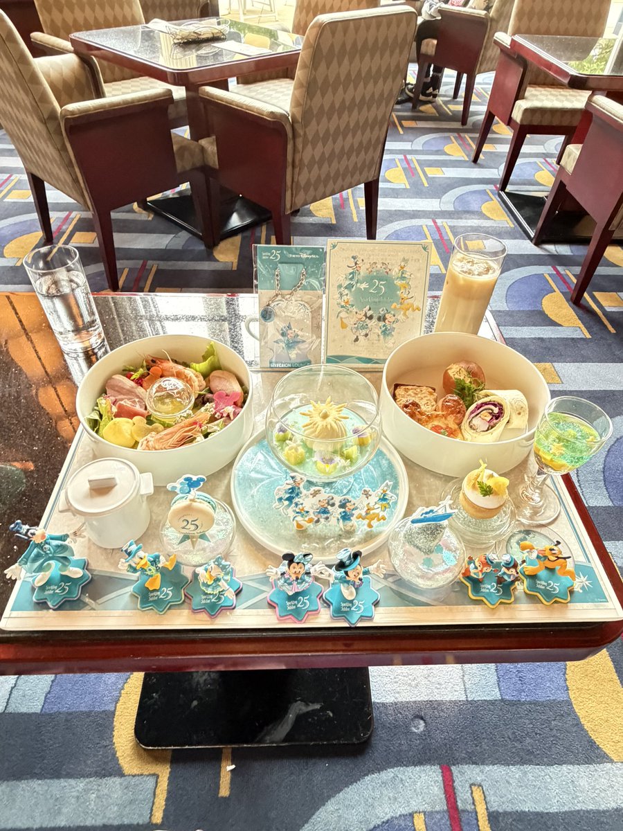 disny_canon's tweet photo. プレミアムスウィーツセット食べて来ました、昨日は雨で大変たったけど今日はランドで遊んで楽しかった☺️ https://t.co/H9oAisPoMP