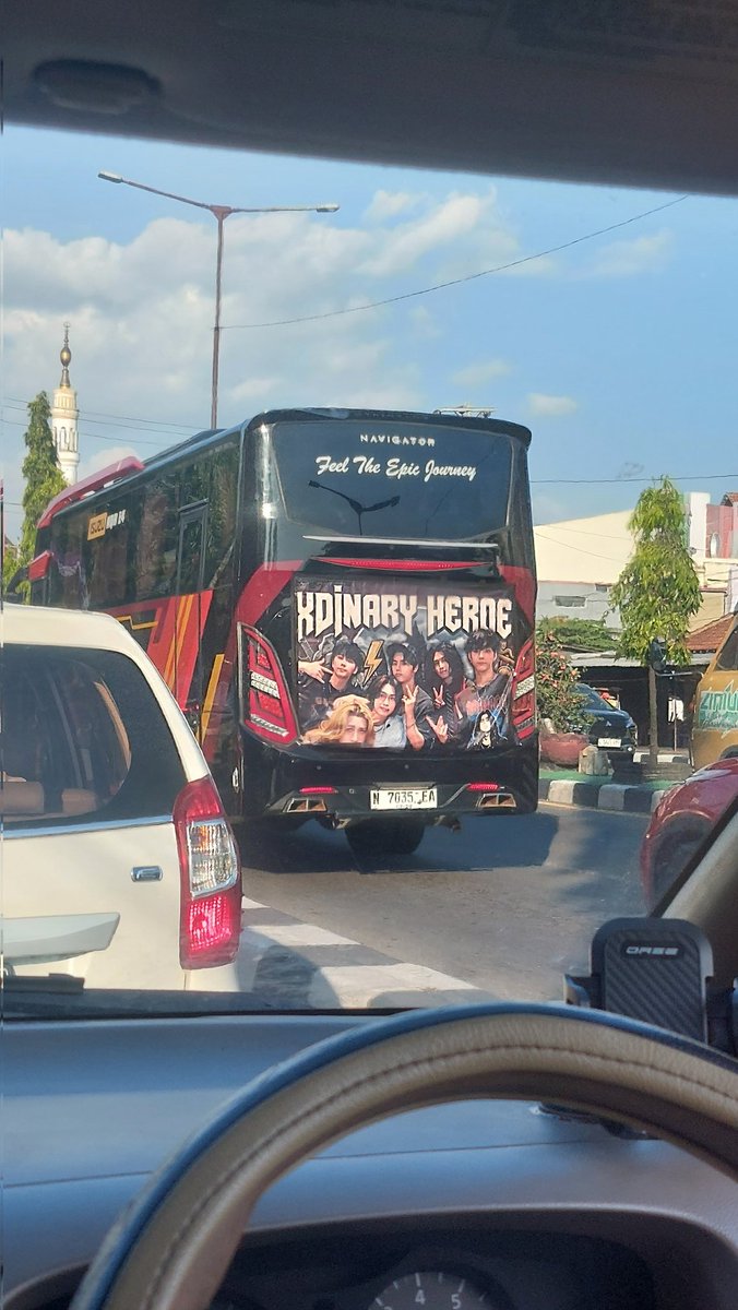 Guffrinahnf's tweet photo. Just spotting this xdinary heru in prambanan gate 
HALO KAKAK KAMI YG DADAH2 TADI WKKWK https://t.co/PMBI7TjQEq