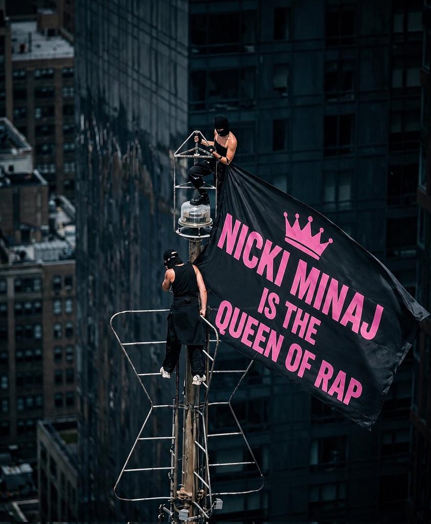 lithosman25's tweet photo. Wow , didn’t know the people who climbed the Empire State Building had great .
#NickiMinaj 
#GagCity https://t.co/yAxS8nP7DZ