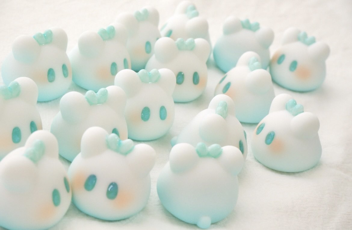 fairy_mofu's tweet photo. ひんやりもふぅフィギュアが
数量限定で【ハンズ渋谷】にやってくる!
7/4(土)から!
おそらく、午後〜夕方以降に展開予定です✨️
直接見れる機会、ぜひ遊びに来てね🌱
#ハンズ #CHAREC #CHARECBASE https://t.co/1Txo9LWY7m