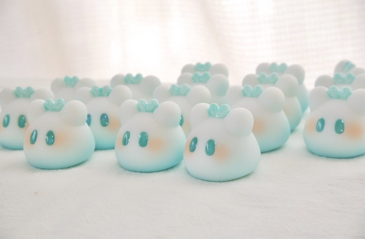 fairy_mofu's tweet photo. ひんやりもふぅフィギュアが
数量限定で【ハンズ渋谷】にやってくる!
7/4(土)から!
おそらく、午後〜夕方以降に展開予定です✨️
直接見れる機会、ぜひ遊びに来てね🌱
#ハンズ #CHAREC #CHARECBASE https://t.co/1Txo9LWY7m