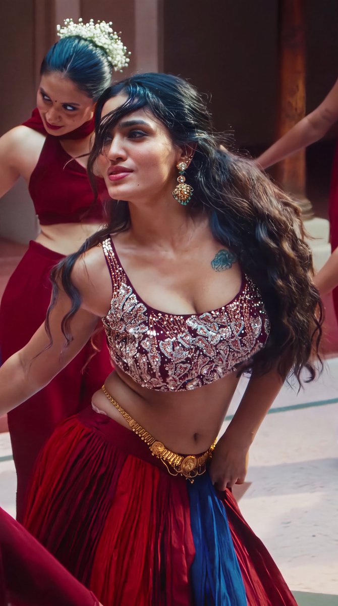 ScarletSpeeds16's tweet photo. The internet is split on the kalyani remix, but we can all agree Saniya completely cleared. Pic 3 proves it. Which frame is your favorite? 🔥 https://t.co/7jMB55pTVo