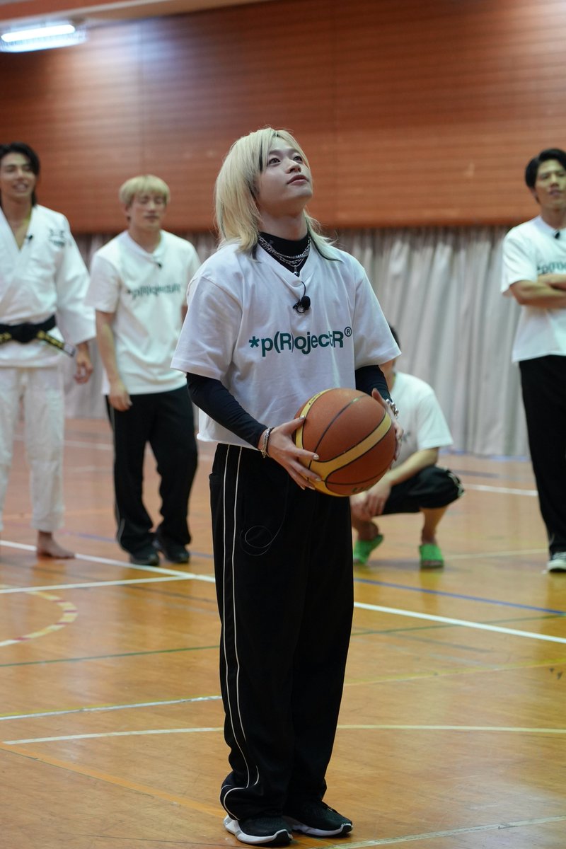 CL_OFFICIAL_ACC's tweet photo. ／
#らんぺ学園
#山本彰吾 オフショット公開📸
＼

𝗧𝗛𝗘 𝗥𝗔𝗠𝗣𝗔𝗚𝗘
𝗢𝗙𝗙𝗜𝗖𝗜𝗔𝗟 𝗙𝗔𝗡 𝗖𝗟𝗨𝗕 𝗘𝗩𝗘𝗡𝗧 𝟮𝟬𝟮𝟲
 "𝗧𝗛𝗘 𝗥𝗔𝗩𝗘𝗥𝗦 𝗗𝗔𝗬"
らんぺ学園開校！6時間生配信
アーカイブ配信中📺✨

16人が個性あふれる制服を着て
さまざまな授業に挑戦する
「らんぺ学園」での青春の1日🏫

アーカイブ配信期間中、
ぜひ何度でもご覧ください⚡️

🗓️アーカイブ配信期間
6/19(金)19:00〜7/20(月・祝)23:59

黒板アートの
下書きをしてくれた山彰🧑‍🎨
特徴をしっかりと捉えた
似顔絵にも要注目です🖼️

PPVチケットのご購入はこちら🎫
🔗https://t.co/m8BMdr3tVT

🗓️販売期間：7/20(月・祝)23:59まで

#THERAMPAGE
#THERAVERSDAY

@therampagefext
@yamachiho1006