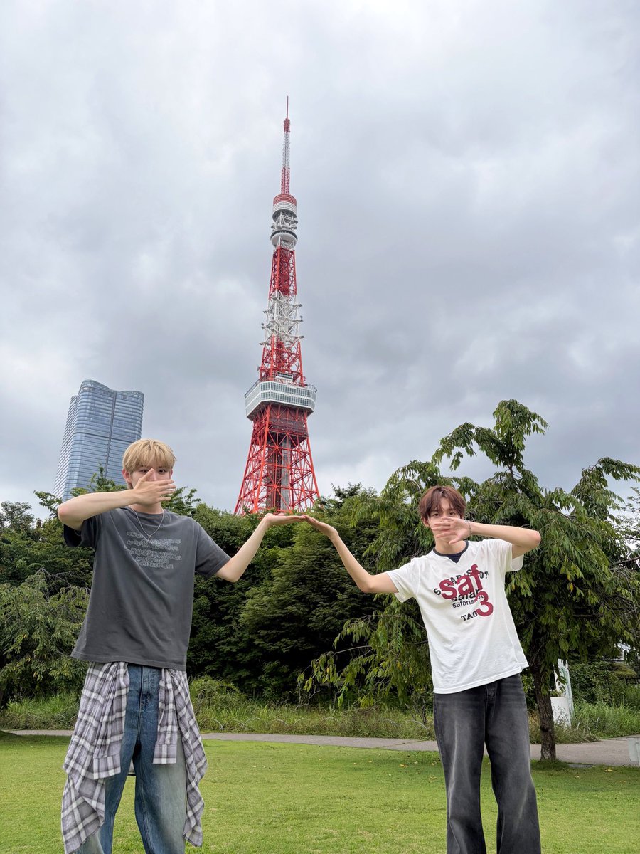 Kickflip_Intl's tweet photo. 💌 [260703 FANS Membership] #DONGHYEON 1/2

Tokyo Tower 💙

 — 🍯

#KickFlip #킥플립 #キックフリップ 
@kickflip_jype https://t.co/Qvlx0009QQ