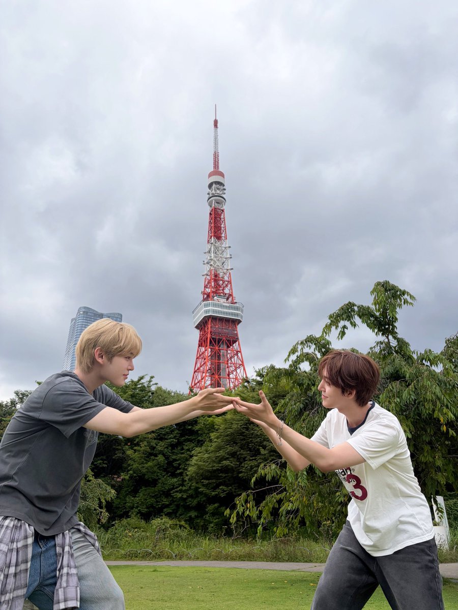 Kickflip_Intl's tweet photo. 💌 [260703 FANS Membership] #DONGHYEON 1/2

Tokyo Tower 💙

 — 🍯

#KickFlip #킥플립 #キックフリップ 
@kickflip_jype https://t.co/Qvlx0009QQ