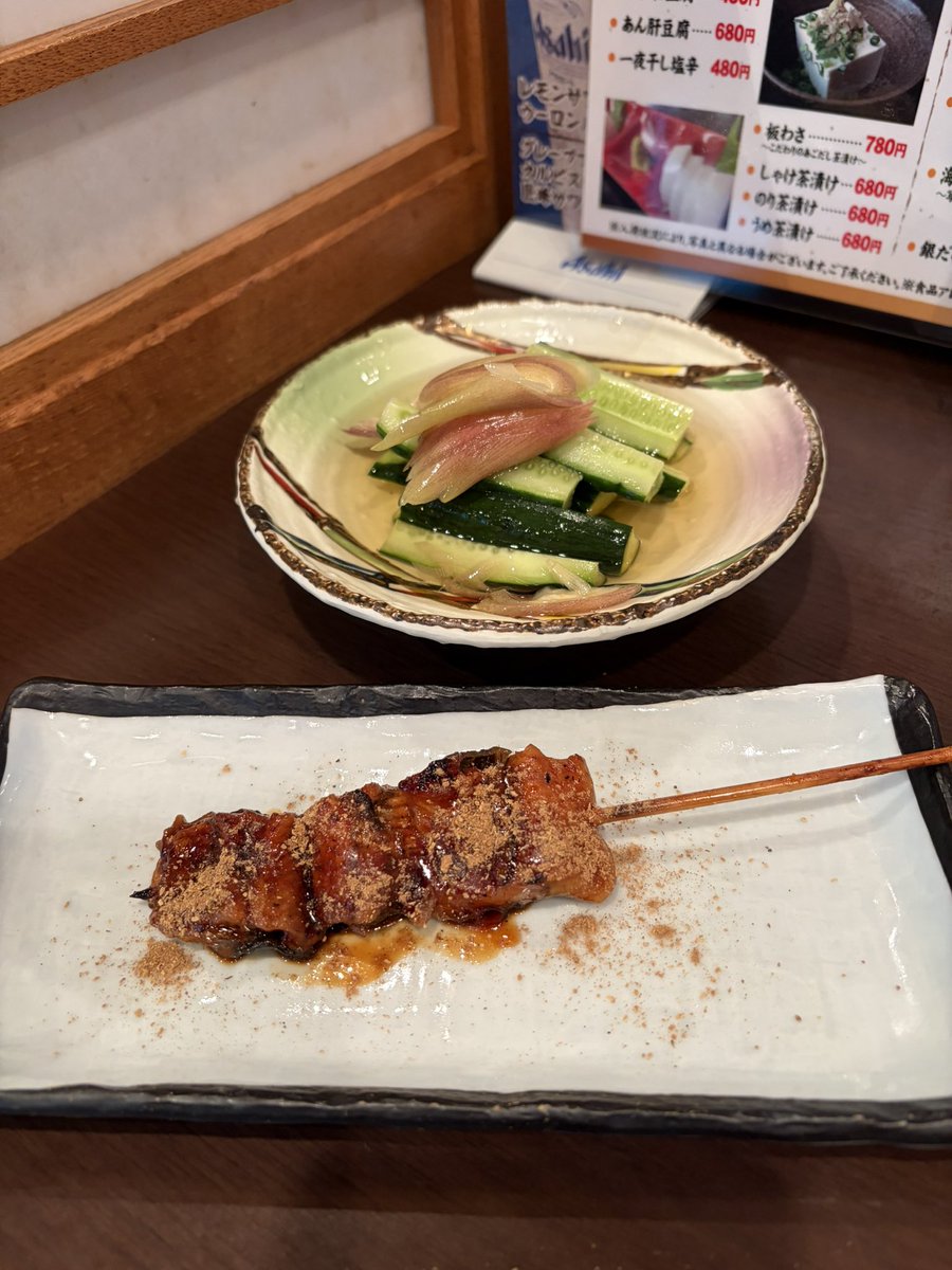 sakezukky's tweet photo. 今週もお疲れ様でした😃
魚貝亭で始めました🍻
鰹の刺身、ニンニクばっちりでめちゃ美味です😋
冷酒との相性抜群です👍

＃魚貝亭 https://t.co/XEZMYrY3G8