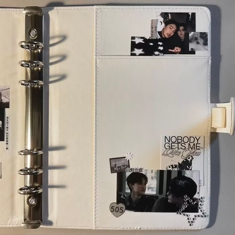 Jollynyn's tweet photo. pondphuwin and dewtee themed binder 🤍  #LynCollections . https://t.co/OTpfXqnBcd