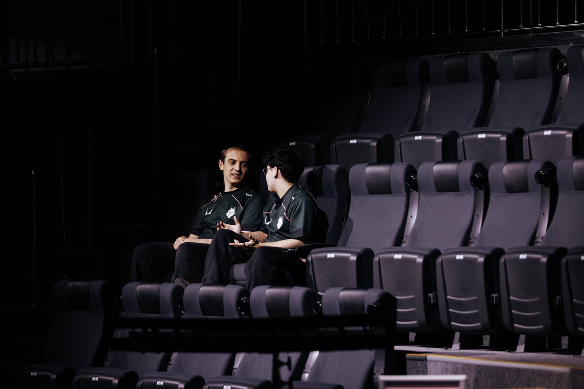 LEC's tweet photo. "let's lose the first 2 today so EU's awake to see us stomp them" https://t.co/p15zYHUTkf