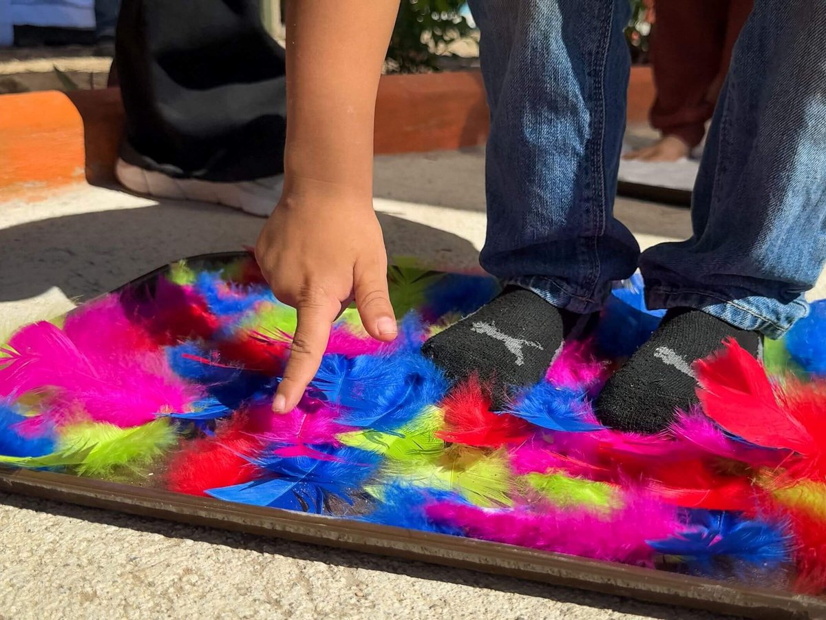 GPforEducation's tweet photo. What if learning started with – fun?!

In El Salvador, sensory gardens implemented by @Educo_ONG in partnership with Instituto Crecer Juntos help children develop motor skills, vocabulary and confidence.

#FundEducation #MultiplyPossibility https://t.co/u6K6otvYl3
