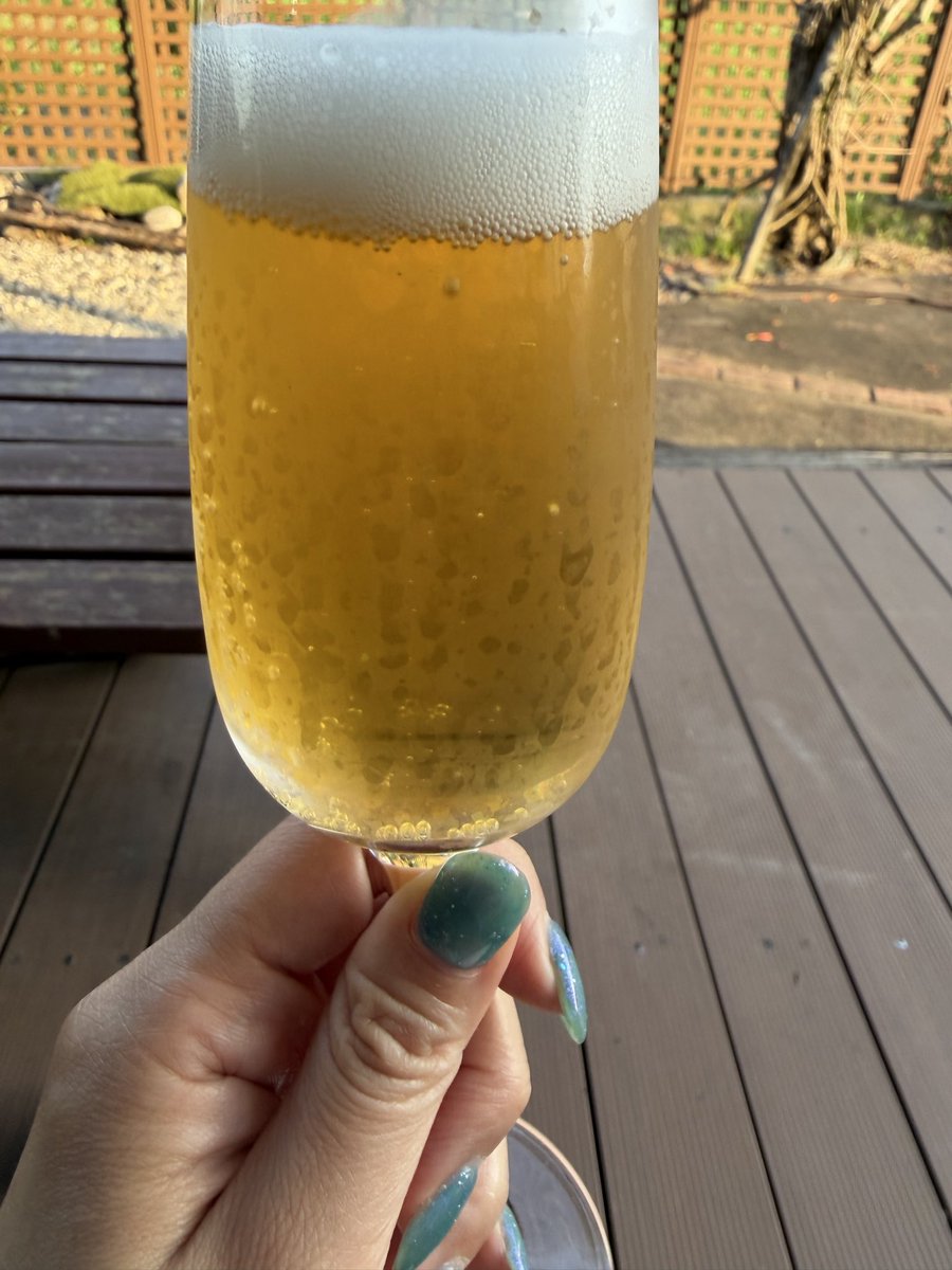 misokarin1024's tweet photo. 今週もお疲れ様〜✨

乾杯🍻

お庭ビール最高！ https://t.co/PEp2WUOEFk