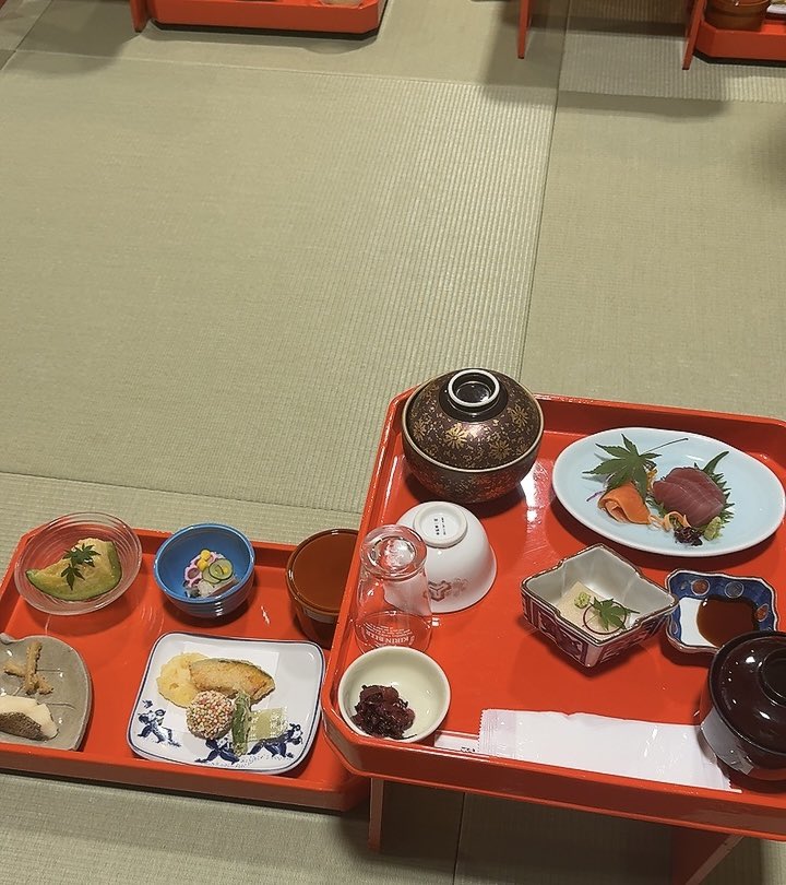 Mari12sa1's tweet photo. 奈良に来てるよ！
夜ご飯！ https://t.co/DsKyz73Iox