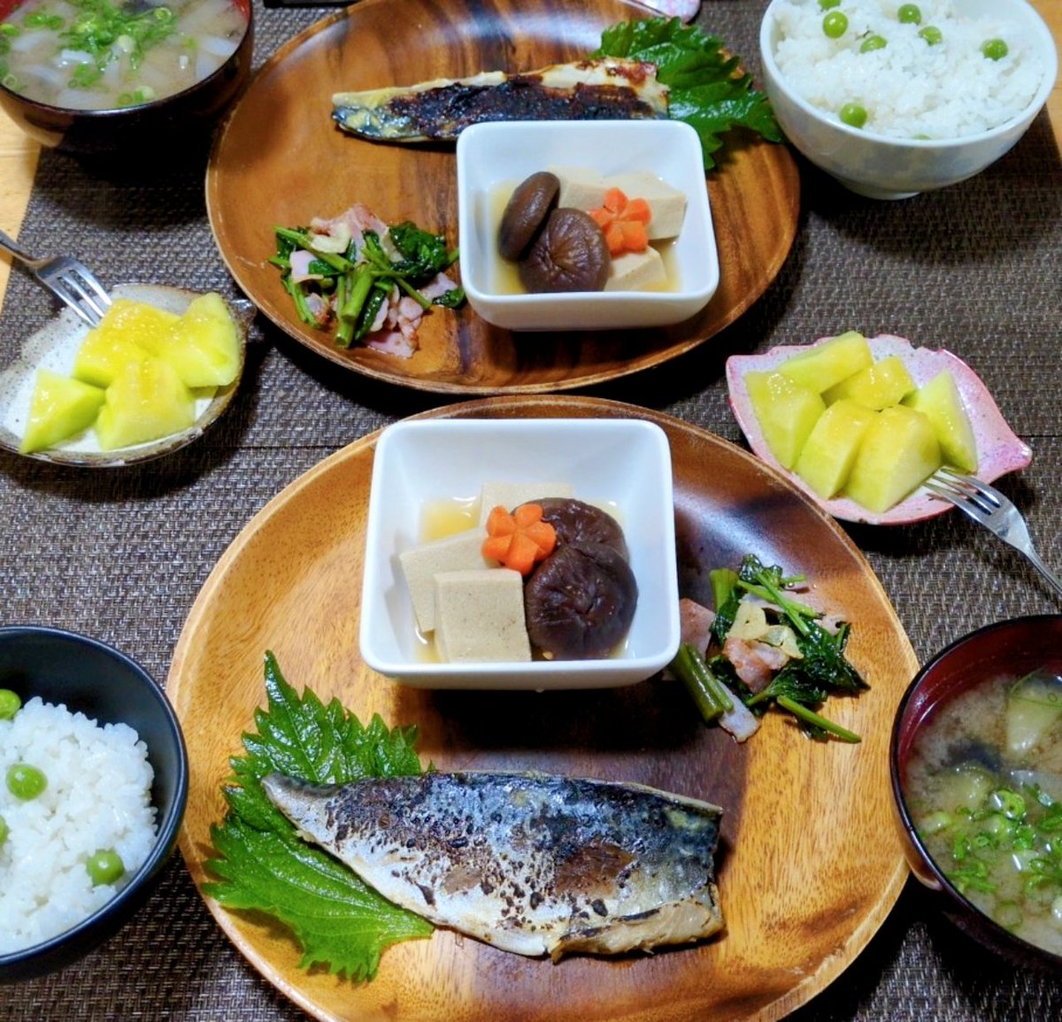 Ryo35205241's tweet photo. こんばんは🌃
今日の晩ご飯です🍽

🌼豆ご飯
🌼鯖の西京焼き🐟
🌼高野豆腐と干し椎茸の煮物
🌼ベーコンと空芯菜炒め
🌼茄子と玉ねぎの味噌汁
🌼メロン🍈

メロンが値引きされててまたまた買っちゃった🍈
半分が280円、お得に買えてラッキー🍀

今日もお疲れ様でした(❁ᴗ͈ˬᴗ͈) https://t.co/gfqOEe0DYO