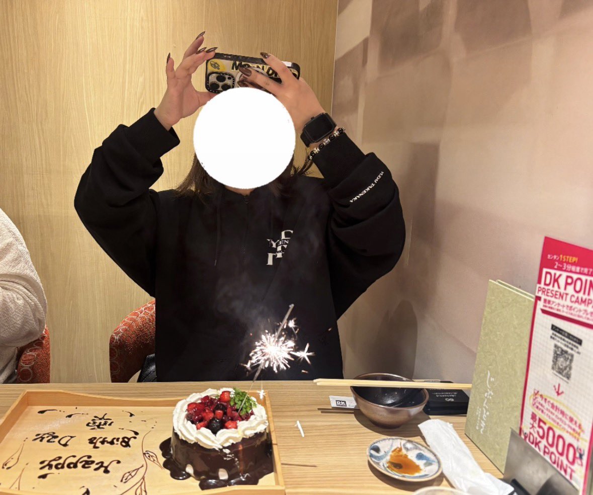 soa_119's tweet photo. 仕事終わりの私と彼氏、DIVA終わりのマブ2人と打ち上げ行きました！皆道民だけどきっかけないと会えない距離だから集まれて嬉しかった〜！そして、ちょっと早い誕生日サプライズも成功！！時間過ぎるの早すぎて話足りなかったうちらならいつまでも語れるぞ？？笑笑 https://t.co/WbbhaVbHNp
