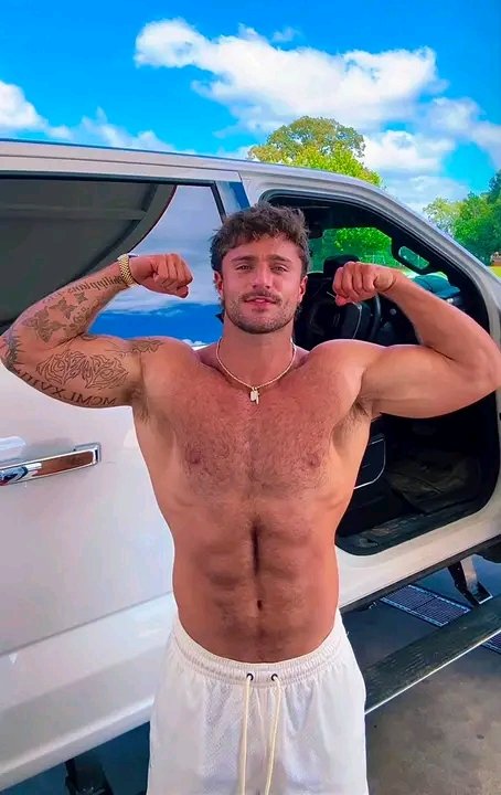 jackgentrypriv1's tweet photo. Just a man and his truck https://t.co/3Uf78uvZDR