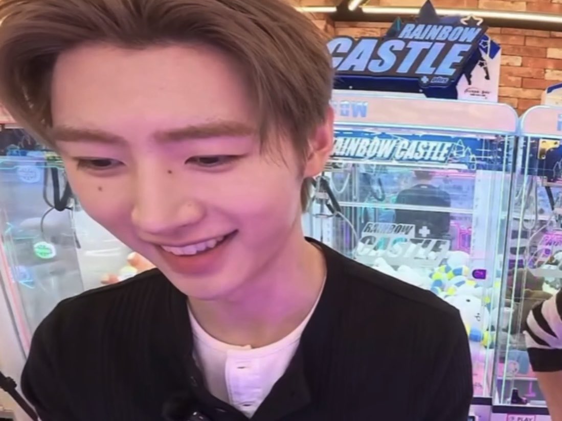macutiehoon's tweet photo. hehe vs not hehe https://t.co/CtOhsHxNj1