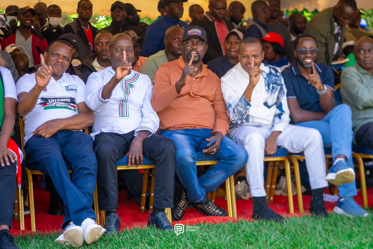 Weeleey6's tweet photo. Term nayo ni moja tu😂😂👆🏾#SisiNdioSifuna #LindaMwananchiGusii https://t.co/M6bZ48160t