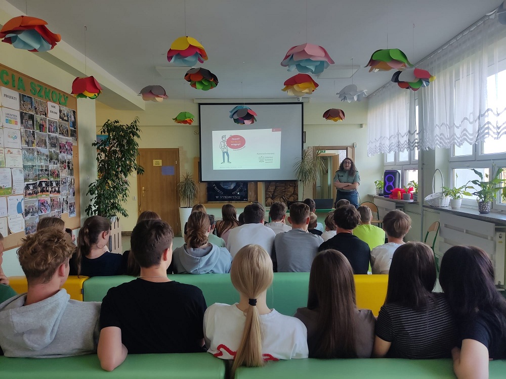 KAS_Kielce_'s tweet photo. Świętokrzyska KAS zakończyła akcję edukacyjną dla szkół 2025/2026 pn. Hazard?, Nie daj się wciągnąć!
w 2 kwartale br. przeszkoliliśmy uczniów z 14 klas 7 i 8.
więcej ▶️https://t.co/KTCMVtsdVP https://t.co/CgPCgTudWY