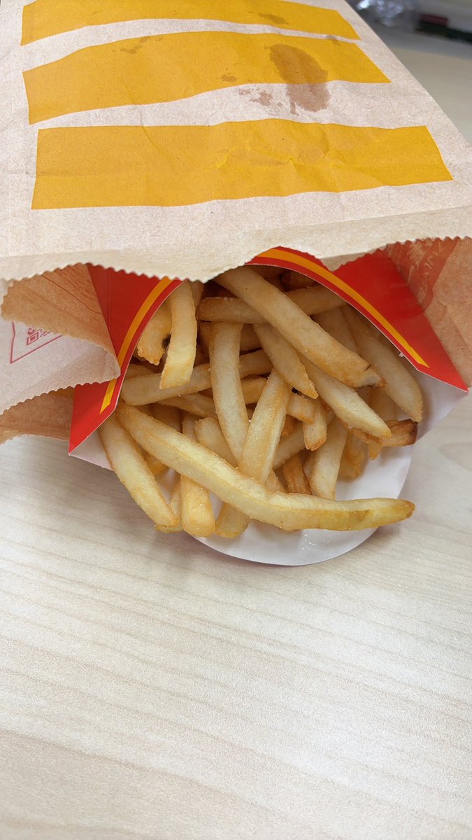 YuResn_fine's tweet photo. お昼ご飯ぽてとだった😽😽 https://t.co/bACCBuDAiu