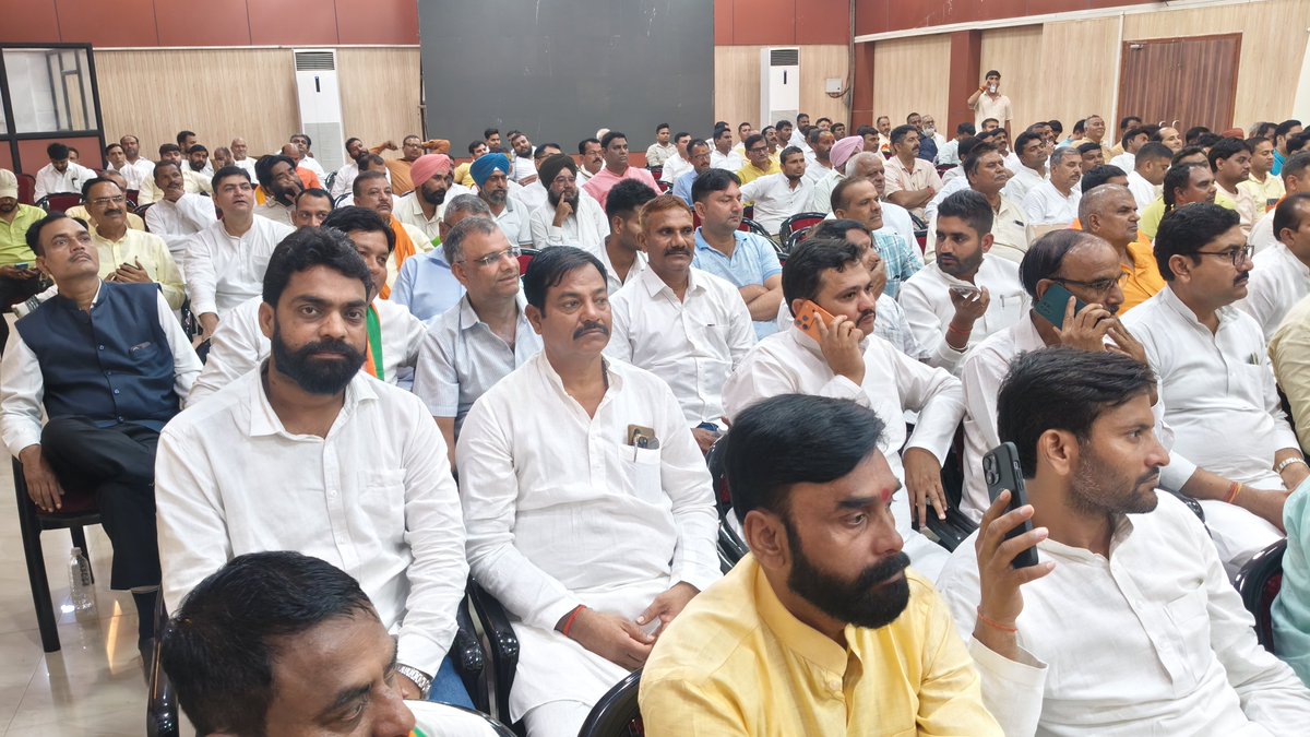 KoraonSocial's tweet photo. आज भारतीय जनता पार्टी, उत्तर प्रदेश के प्रदेश कार्यालय, लखनऊ में भाजपा किसान मोर्चा के नवनियुक्त प्रदेश अध्यक्ष आदरणीय श्री चौधरी देवेंद्र सिंह जी का आत्मीय स्वागत एवं अभिनंदन करने का सौभाग्य प्राप्त हुआ। https://t.co/pNNCjjIzXZ