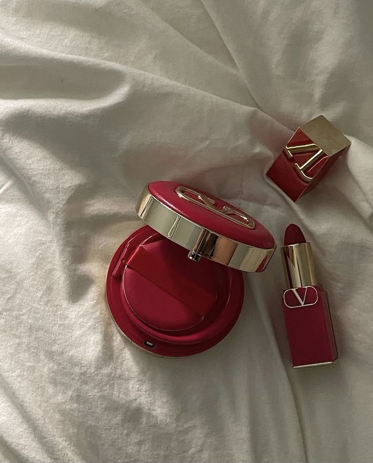 Outfit_Luxy's tweet photo. Valentino 😍 https://t.co/usJO4wspPq