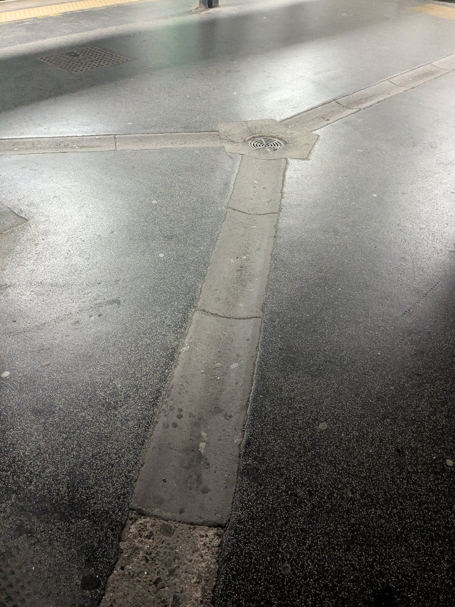 rob_milky's tweet photo. How many times does @AvantiWestCoast Wi-Fi have to crash before they admit it's an accessibility barrier? Broken login portals isolate blind passengers, blocking digital ticket checks &amp; live info. Physical assistance isn't a fix for bad tech. https://t.co/yhdBeKrctT https://t.co/a4oHIfXQzL