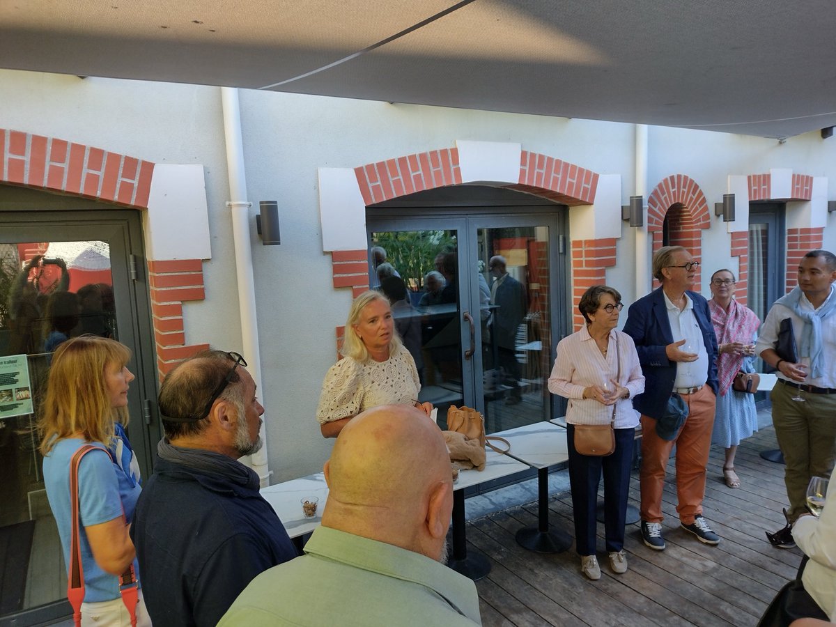 GodonCarol's tweet photo. Belle soirée hier à #LaBaule où nous étions avec @CJouon une vingtaine pour échanger sur la situation politique et les enjeux pour @ID_Libertes
Le camp national y a enregistré aux présidentielles plus de 27% et aux européennes 35%.
Merci aux fidèles adhérents et sympathisants. https://t.co/ZpNiorgT51