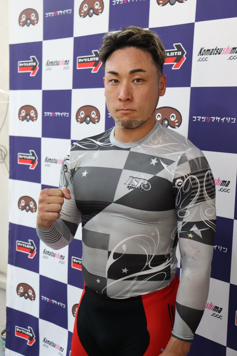 hochi_keirin's tweet photo. 【＃小松島競輪】ＧⅢ記念　２日目・３日

　Ｓ班の ＃郡司浩平 が巧みなレース運びで１１Ｒを勝利した👍中団外並走からまくった目標の青野将太がバックでいっぱいになると、逃げた青野靖起、小川勇介の３番手にスイッチし、直線で鋭く突き抜けた。「青野君がまくりに行く前、前でけん制があったから青野君は叩きに行くタイミングがワンテンポ遅れた。そこは誤算でしたね。でも、そこから余裕はあったので。自力を出せてないけど、もう少し踏み応えがあっても��いかな。体の乗り方、使い方を修正して、いい方向にいけば」