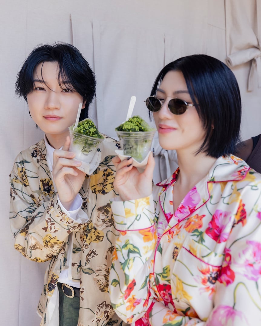 fashionsnap's tweet photo. 三吉彩花と桜田通がKENZOの祝祭へ　パリ・ヴィクトワール広場で新作と限定ショップを体験 (PR)
https://t.co/o1HCKRTHxE https://t.co/9v00UCBDEs