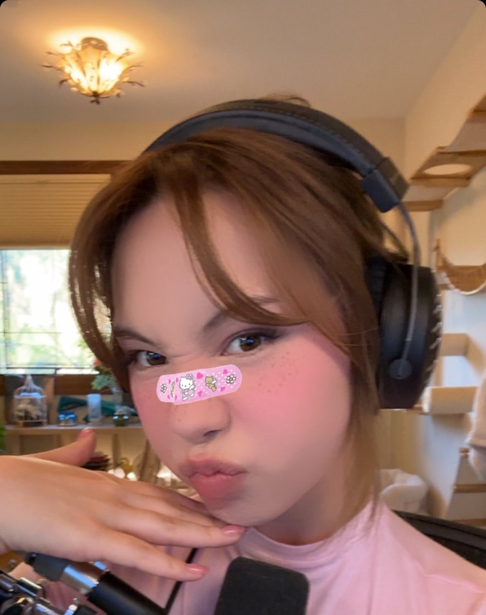 QueenSimp27 tweet picture
